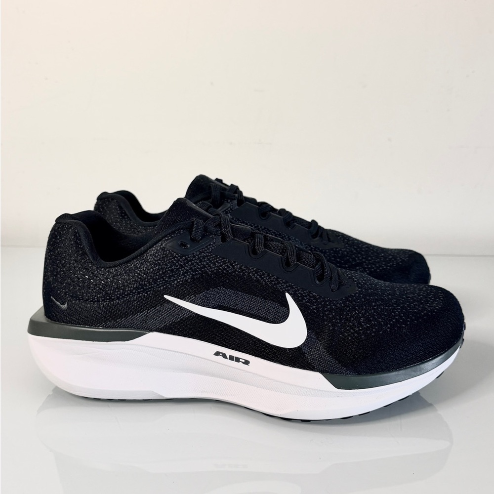 Nike Air Winflo 11 Women’s Sz 11 / EU 43 Black / White